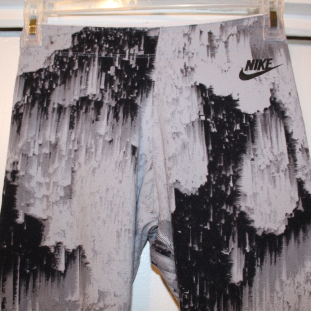 Nike patterned leggings